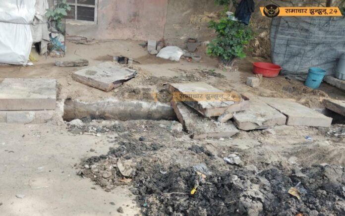 झुंझुनूं में नालों की सफाई के नाम पर लापरवाही, फेरोकवर बिना चेन के उठाकर तोड़े जा रहे