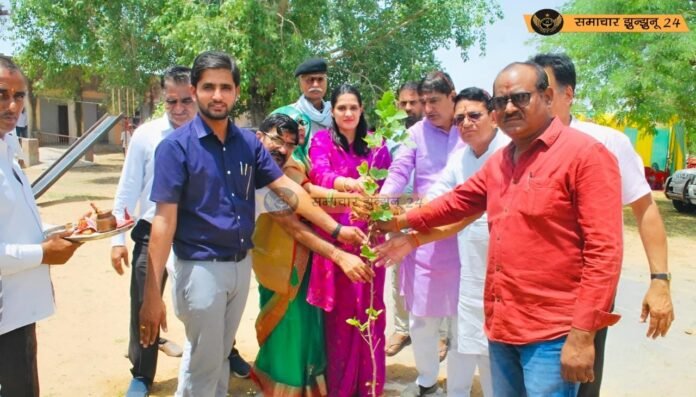 डाबड़ी धीर सिंह में वंदे गंगा जल संरक्षण अभियान के तहत कुंडों के निर्माण कार्य का जिला प्रमुख हर्षिनी कुलहरि ने किया शिलान्यास