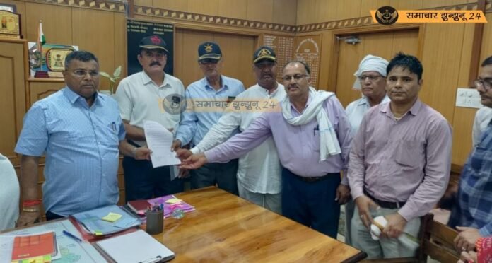 दो माह से लापता सीआरपीएफ जवान की तलाश तेज करने की मांग, पूर्व सैनिकों ने सौंपा ज्ञापन