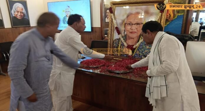 खींवसर फोर्ट में मंत्री गजेन्द्र सिंह खींवसर की धर्मपत्नी स्वर्गीय प्रीति कुमारी को झुंझुनूं के नेताओं ने पुष्प अर्पित कर दी श्रद्धांजलि
