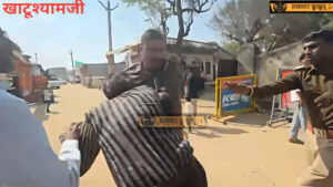 खाटूश्यामजी मेले से पहले बवाल: मोदी चौक पर बैरिकेडिंग को लेकर पुलिस-स्थानीयों में धक्का-मुक्की, SHO पर मारपीट का आरोप